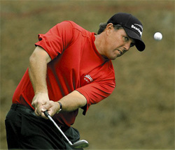 PHIL_MICKELSON_CHIP_SHOT